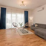 4 Bedroom Awesome In Radasinovci בית נופש *
