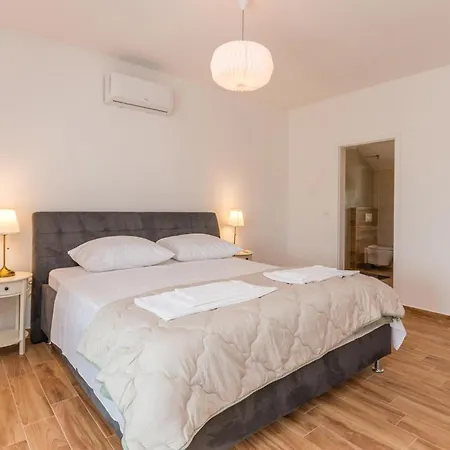 Pet Friendly In Radasinovci Drliceve Kuce