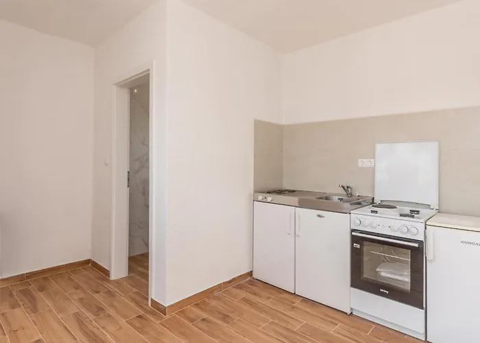 4 Bedroom Awesome In Radasinovci Vikendica Drliceve Kuce