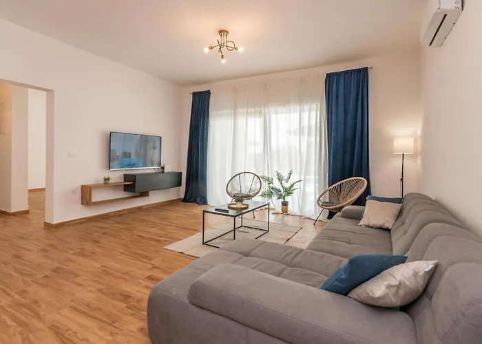 4 Bedroom Awesome In Radasinovci Vikendica *