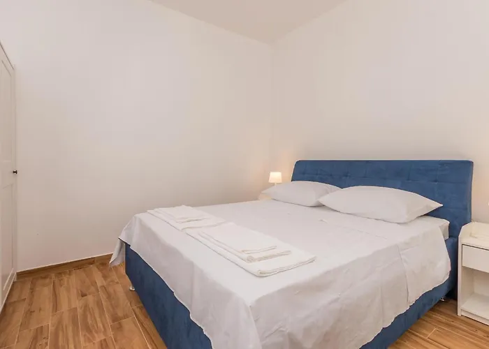 Vikendica 4 Bedroom Awesome In Radasinovci *