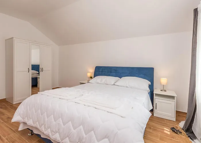 4 Bedroom Awesome In Radasinovci Drliceve Kuce