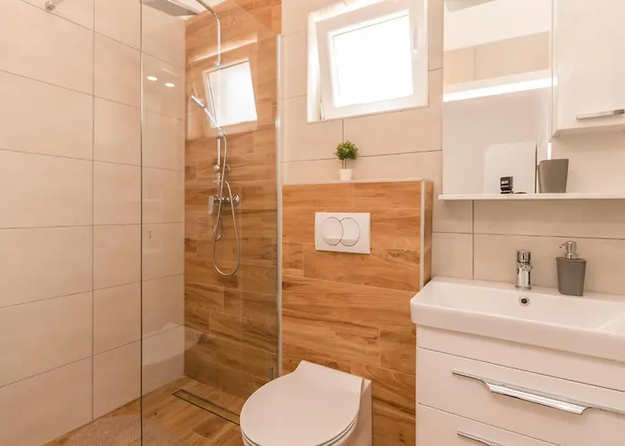 4 Bedroom Awesome In Radasinovci Vikendica Drliceve Kuce