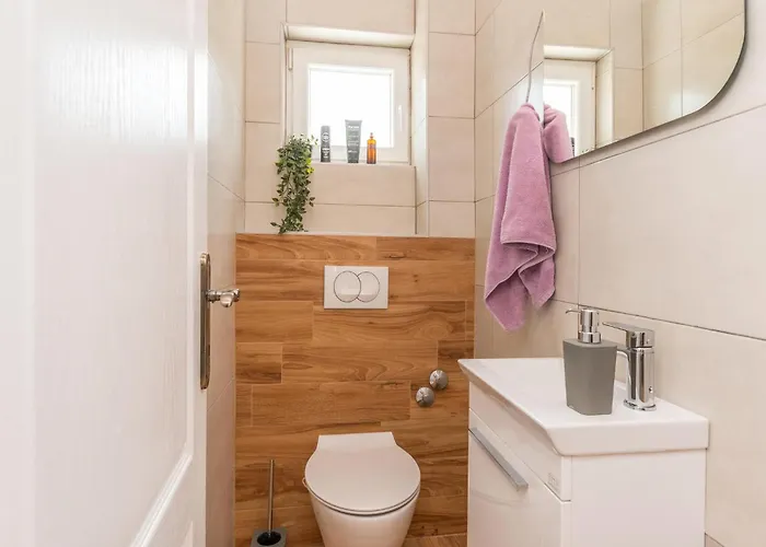 4 Bedroom Awesome In Radasinovci Vikendica