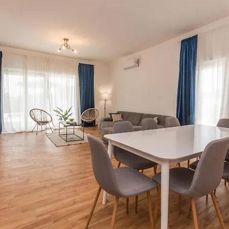 Pet Friendly In Radasinovci * Drliceve Kuce