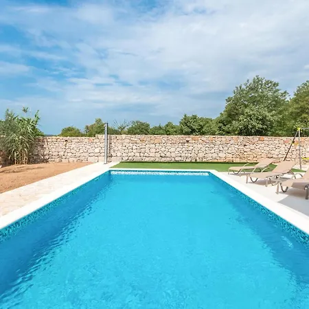 Holiday home 4 Bedroom Awesome In Radasinovci Drliceve Kuce