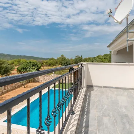 4 Bedroom Awesome In Radasinovci Holiday home *