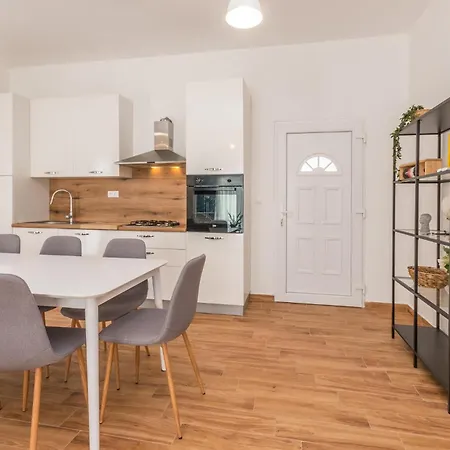 4 Bedroom Awesome In Radasinovci Holiday home *