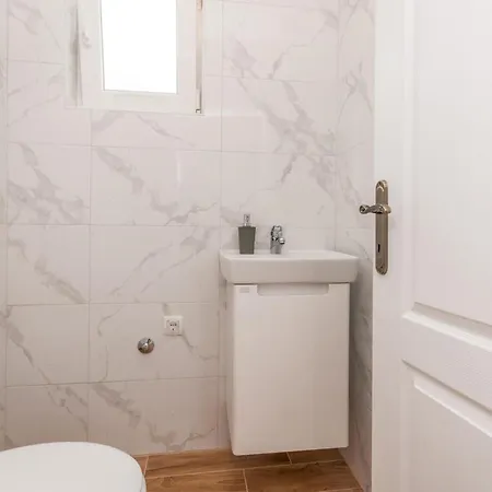 Pet Friendly In Radasinovci Prázdninový dům