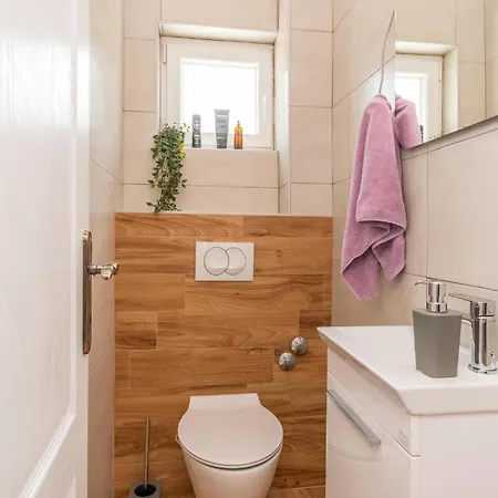 Pet Friendly In Radasinovci Prázdninový dům
