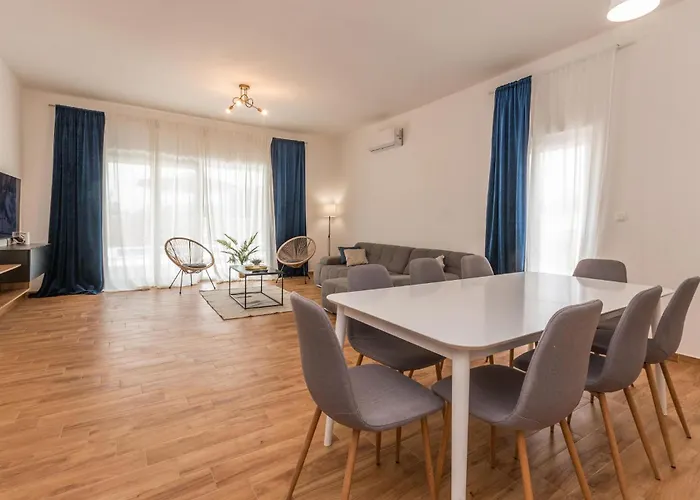 4 Bedroom Awesome In Radasinovci * Drlićeve Kuće