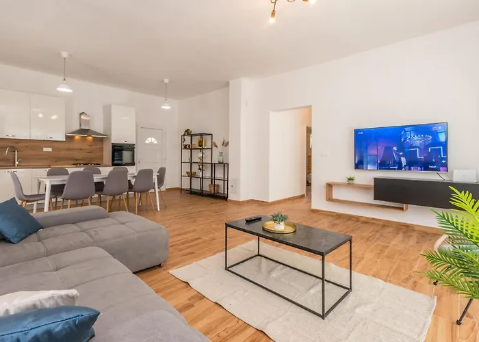 4 Bedroom Awesome In Radasinovci Nyaraló Drlićeve Kuće