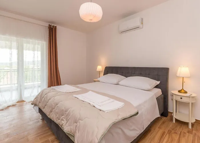 4 Bedroom Awesome In Radasinovci *