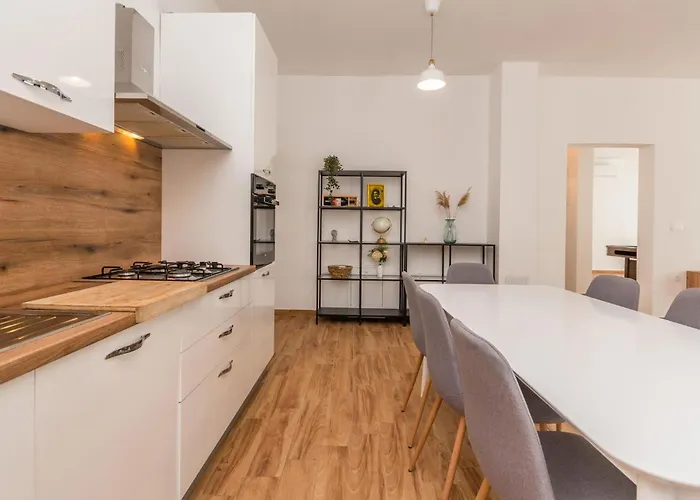 4 Bedroom Awesome In Radasinovci * Drlićeve Kuće