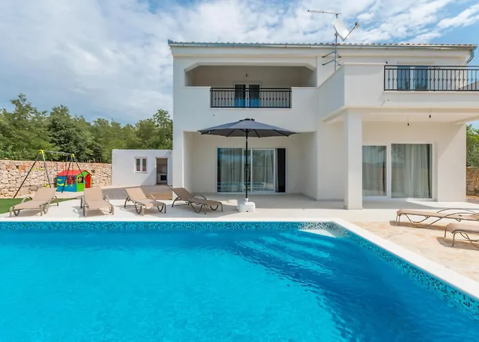 4 Bedroom Awesome In Radasinovci * Drlićeve Kuće