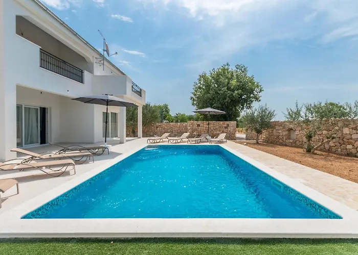 Ferienhaus 4 Bedroom Awesome In Radasinovci *